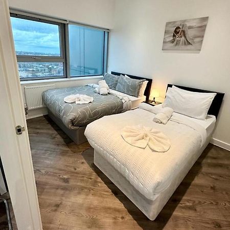 Alarabi Apartments-Two Bedrooms Apartment Croydon Extérieur photo