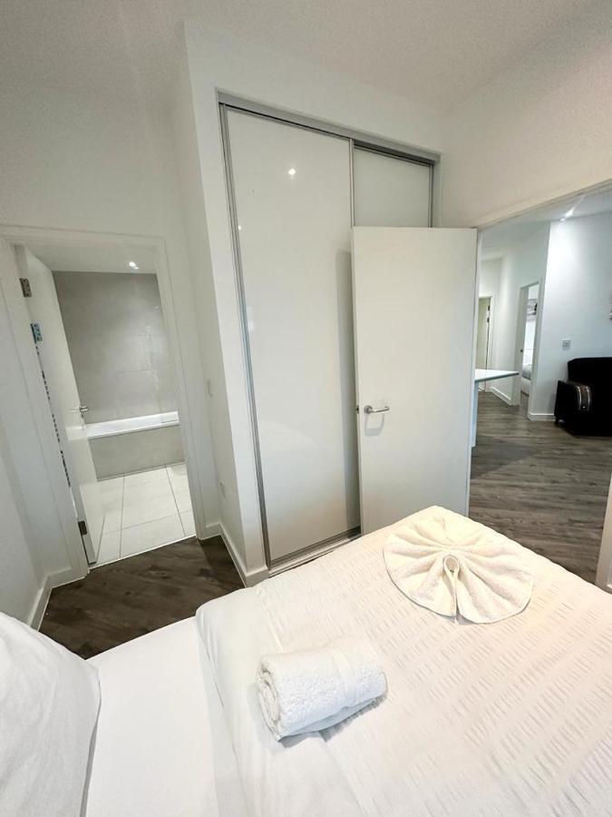 Alarabi Apartments-Two Bedrooms Apartment Croydon Extérieur photo