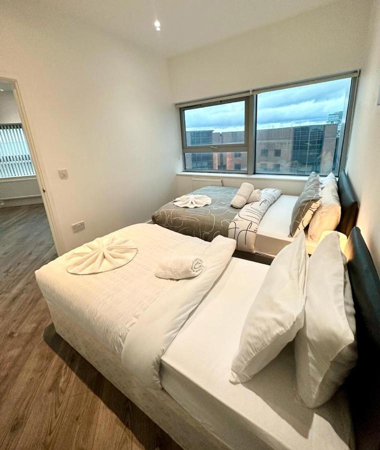 Alarabi Apartments-Two Bedrooms Apartment Croydon Extérieur photo