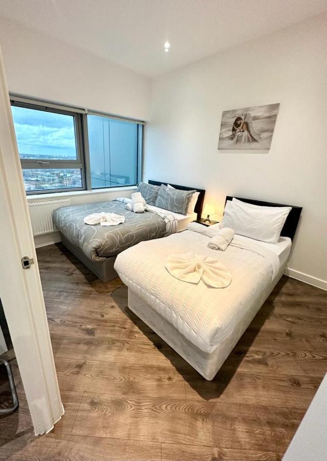 Alarabi Apartments-Two Bedrooms Apartment Croydon Extérieur photo