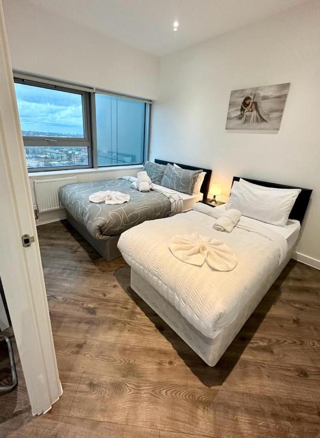 Alarabi Apartments-Two Bedrooms Apartment Croydon Extérieur photo
