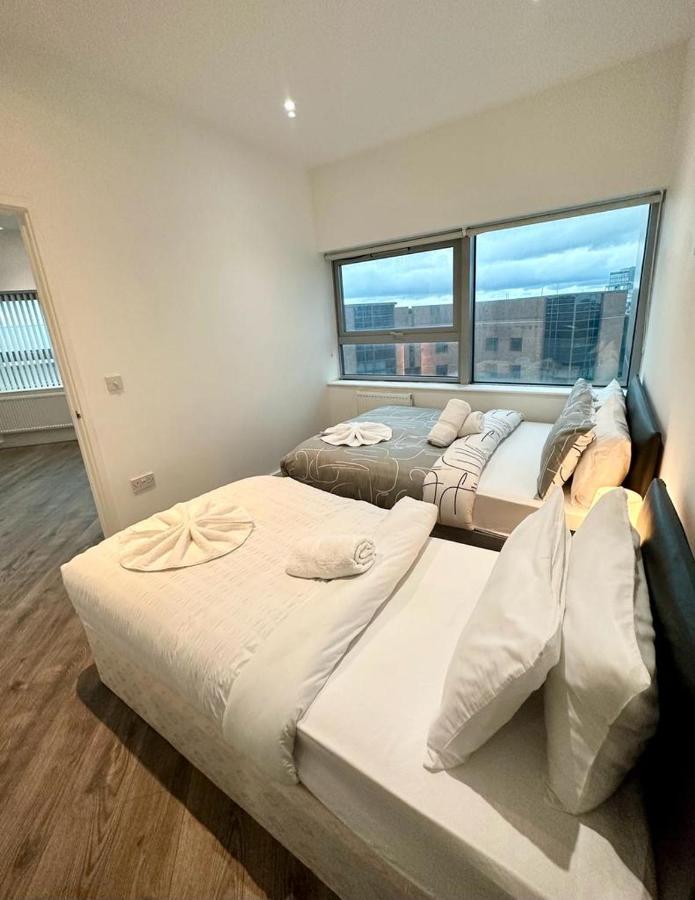 Alarabi Apartments-Two Bedrooms Apartment Croydon Extérieur photo