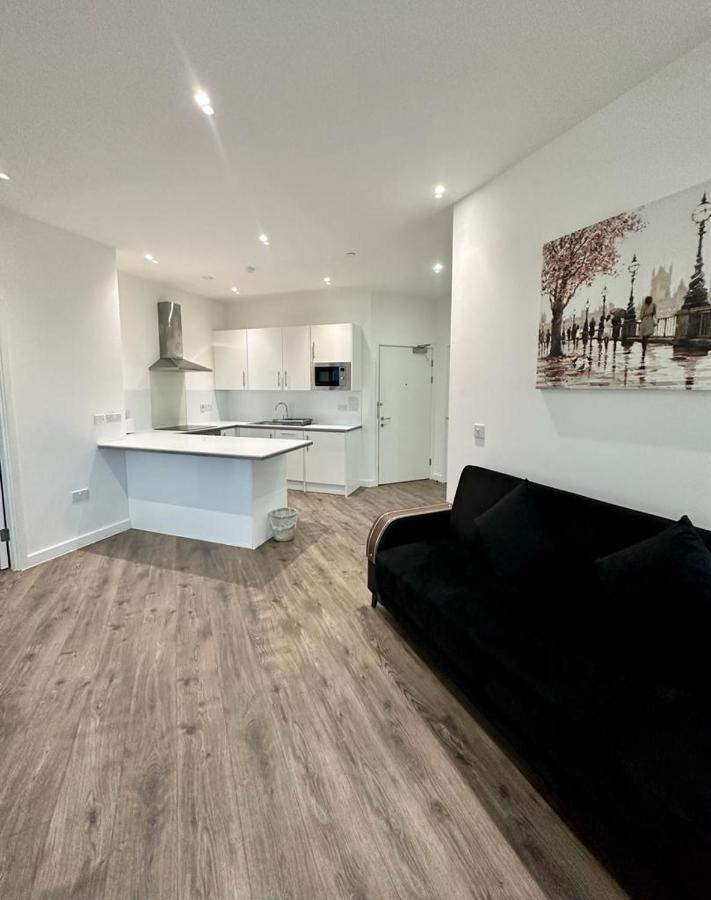 Alarabi Apartments-Two Bedrooms Apartment Croydon Extérieur photo