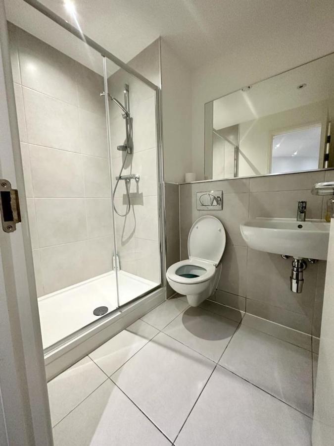 Alarabi Apartments-Two Bedrooms Apartment Croydon Extérieur photo